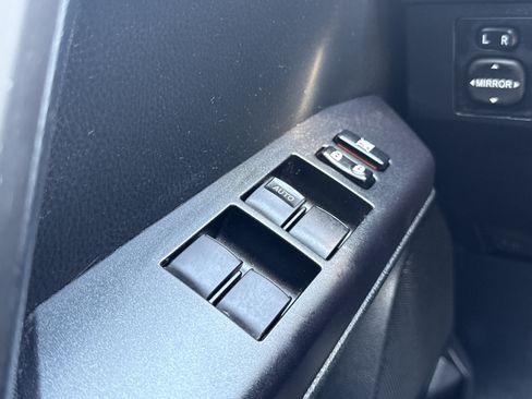 Used 2018 Toyota RAV4 LE FWD image 24