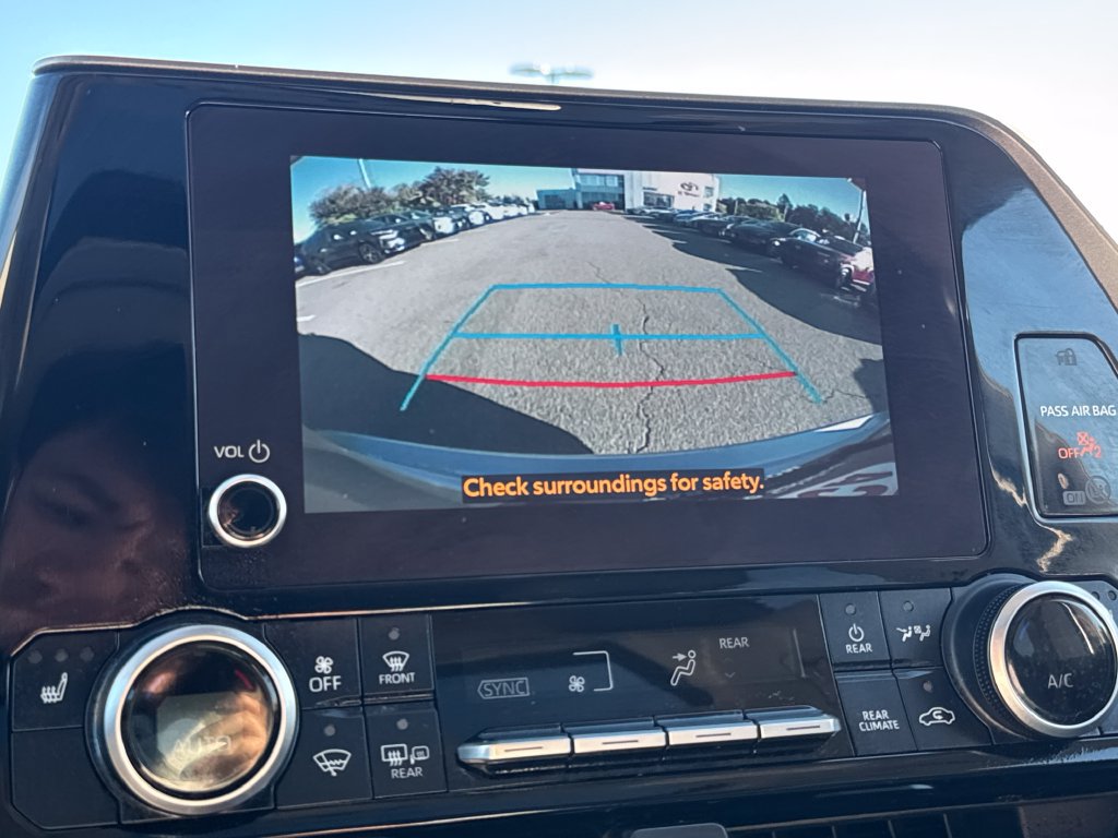 Used 2024 Toyota Highlander XLE AWD/4WD image 25