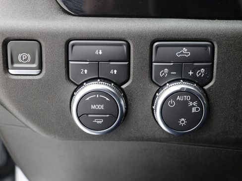 Used 2024 GMC Sierra 2500 SLE image 29