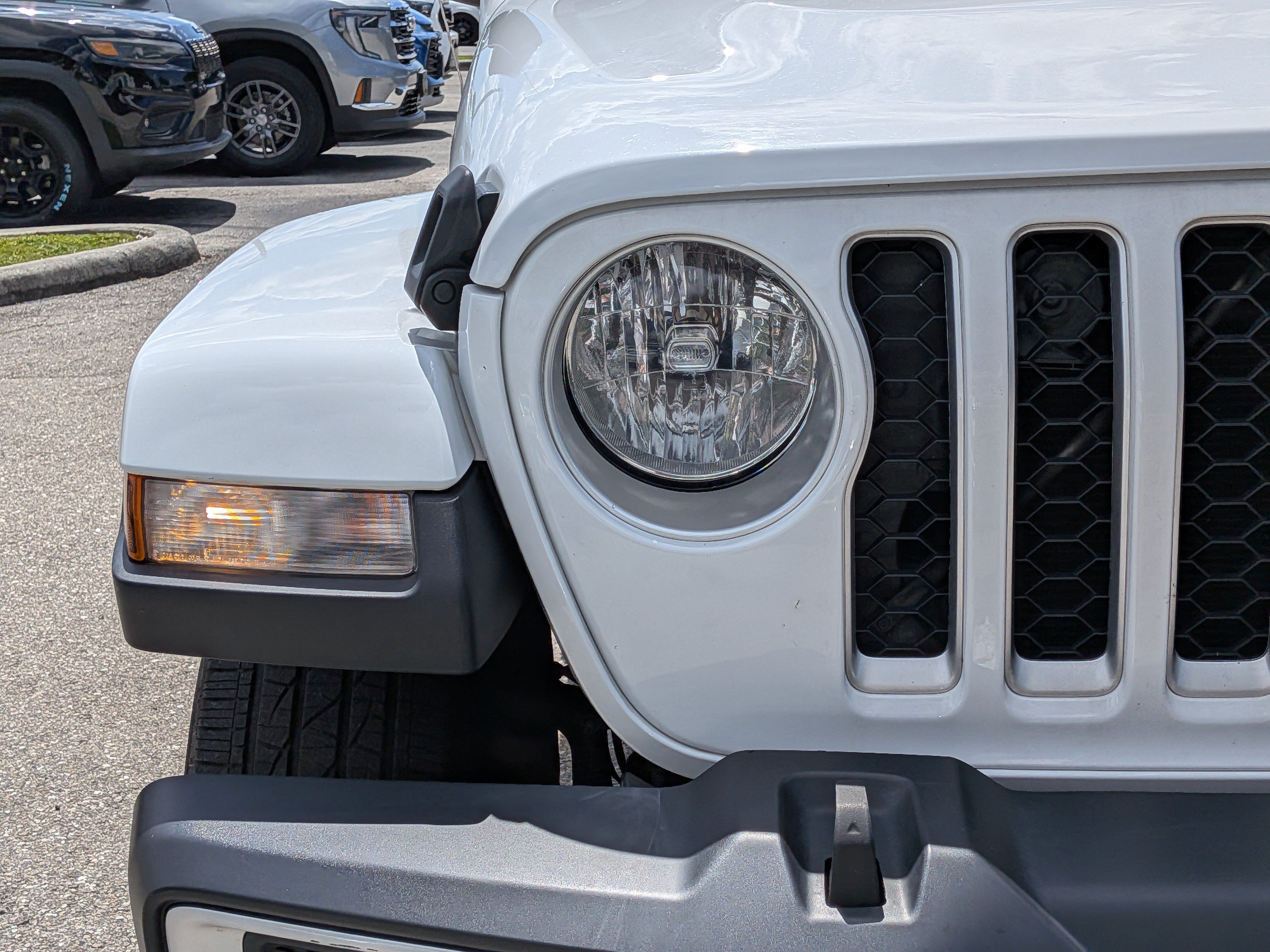 Used 2023 Jeep Gladiator Overland AWD/4WD image 10