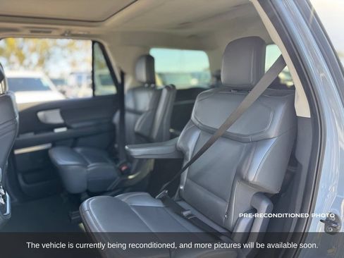 Used 2025 Ford Expedition Active AWD/4WD image 12