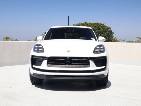 New 2026 Porsche Macan AWD/4WD image 6