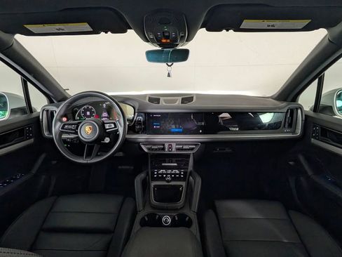 Certified 2024 Porsche Cayenne AWD/4WD image 18