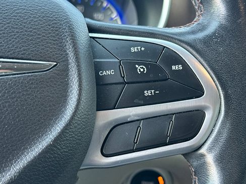 Used 2018 Chrysler Pacifica Touring-L Plus FWD image 36