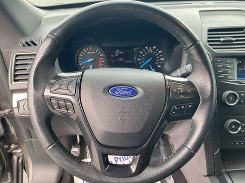 Used 2019 Ford Explorer XLT image 15