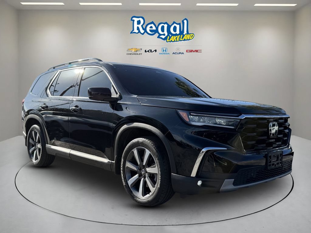 Used 2024 Honda Pilot Touring image 1