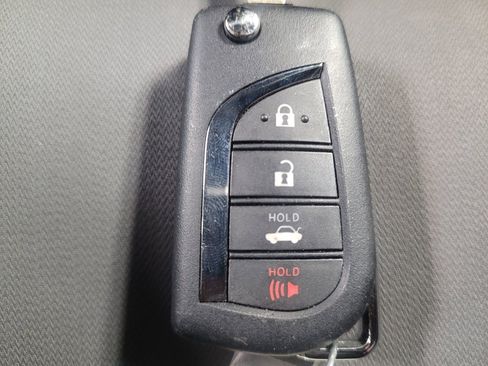 Used 2019 Toyota Camry LE FWD image 32