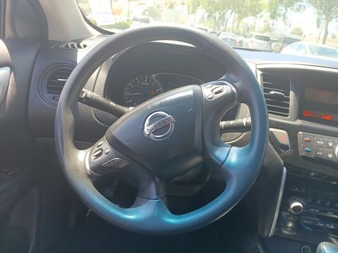 Used 2013 Nissan Pathfinder S FWD image 16