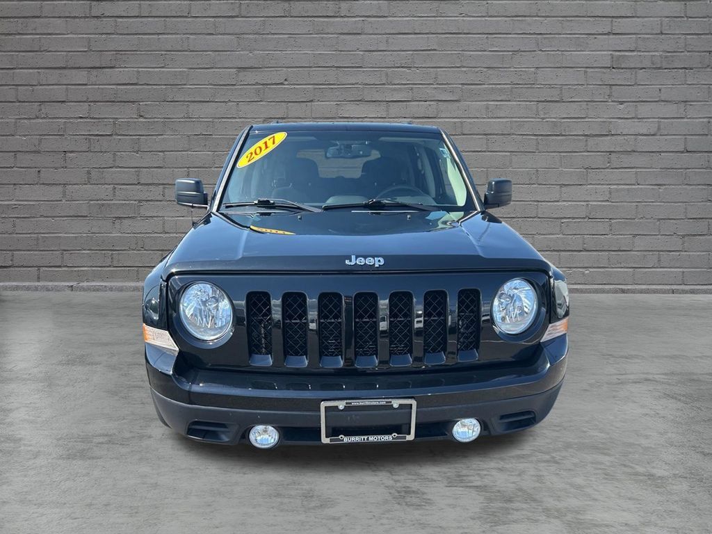 Used 2017 Jeep Patriot Sport w/ Power Value Group FWD image 2
