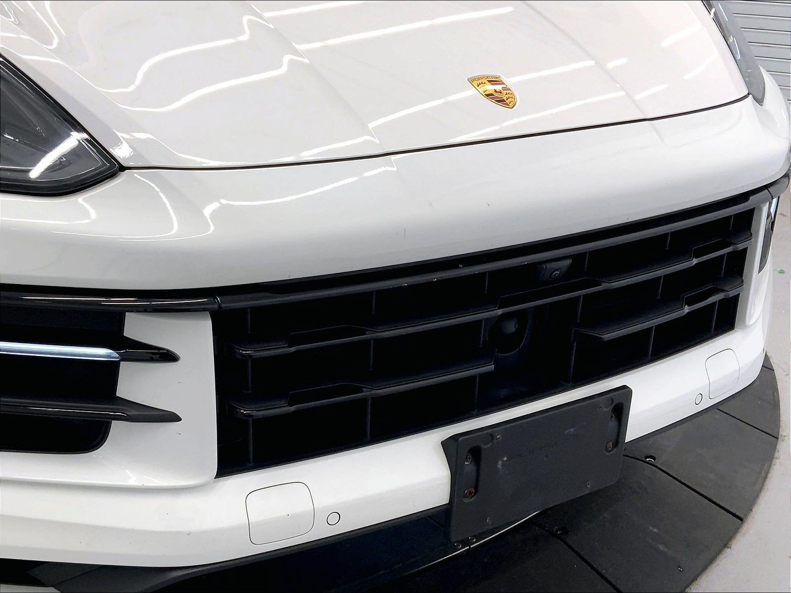 Certified 2024 Porsche Cayenne AWD/4WD image 31