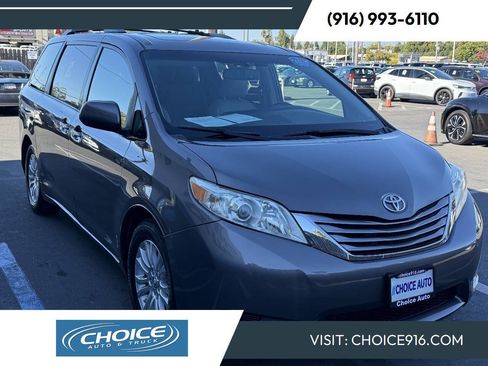 Used 2015 Toyota Sienna XLE Premium FWD image 1