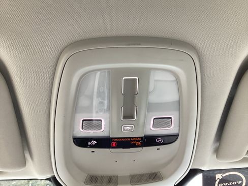 Certified 2023 Volvo XC60 B5 Ultimate w/ Climate Package image 29