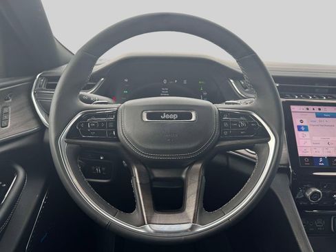 Used 2023 Jeep Grand Cherokee Overland w/ Luxury Tech Group IV image 13