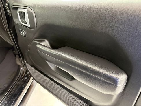 Used 2025 Jeep Wrangler Unlimited Rubicon AWD/4WD image 41