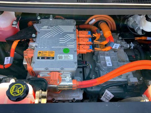 Used 2019 Chevrolet Bolt Premier w/ Infotainment Package FWD image 31