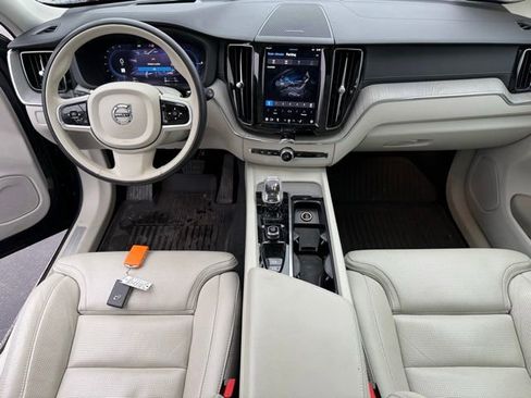 Used 2023 Volvo XC60 T8 Ultimate w/ Climate Package image 10