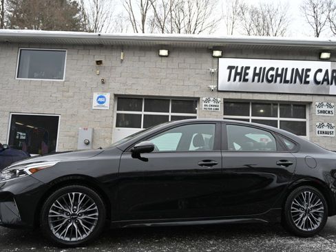 Used 2023 Kia Forte GT-Line w/ GT-Line Premium Package image 4