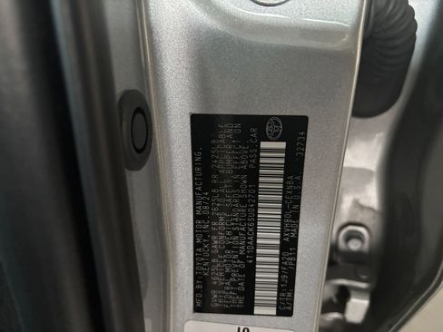 Used 2025 Toyota Camry LE image 31