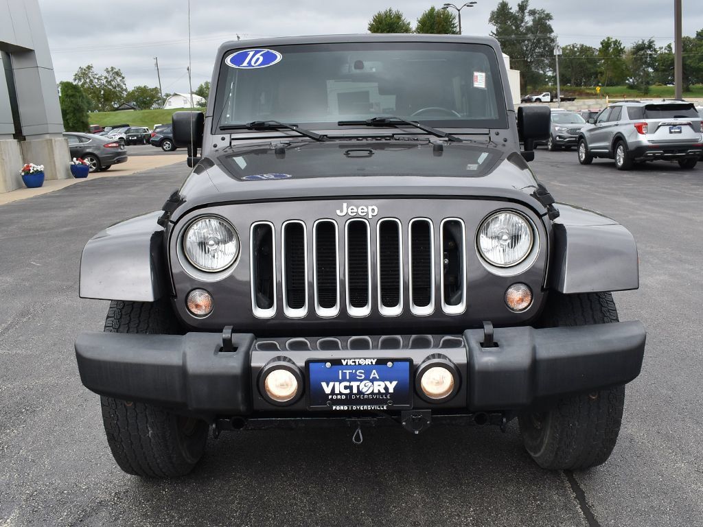 Used 2016 Jeep Wrangler Unlimited Sahara w/ Connectivity Group AWD/4WD image 23