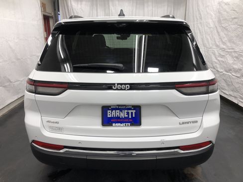 Certified 2024 Jeep Grand Cherokee Limited w/ Luxury Tech Group II image 9