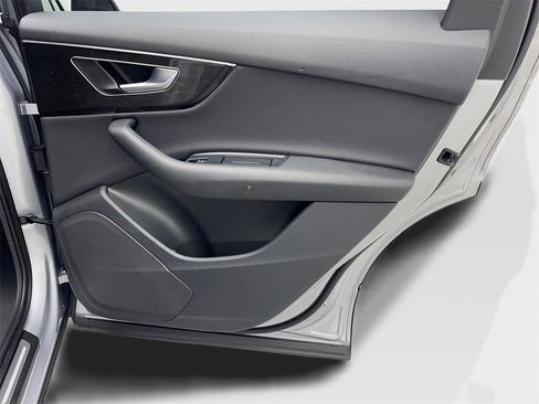 Used 2021 Audi Q7 2.0T Premium w/ Convenience Package image 46