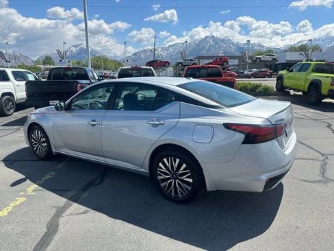 Used 2024 Nissan Altima 2.5 SV FWD image 7
