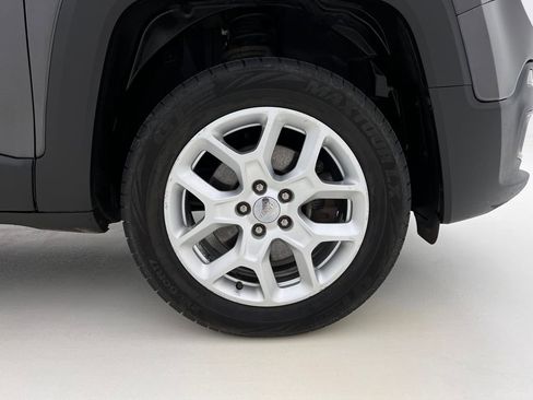 Used 2018 Jeep Renegade Latitude w/ Cold Weather Group image 32