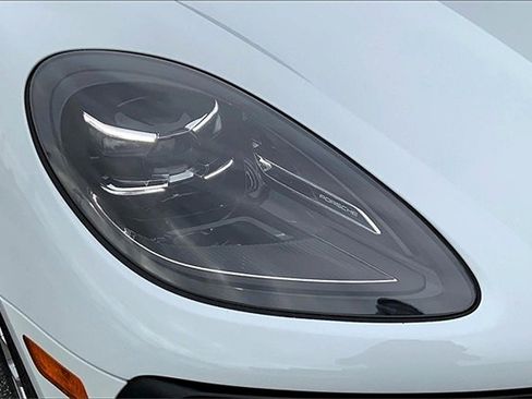 New 2025 Porsche Macan image 18