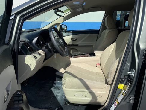 Used 2013 Toyota Venza LE FWD image 12