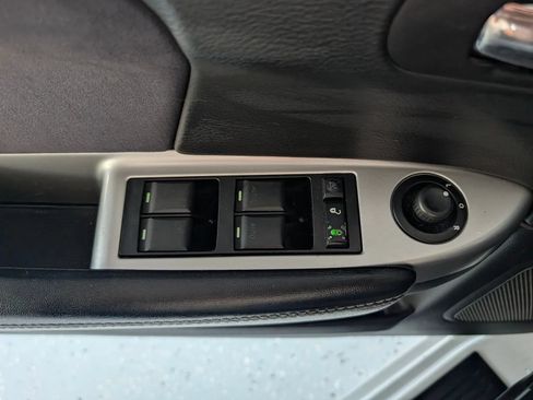 Used 2012 Chrysler 200 S FWD image 19