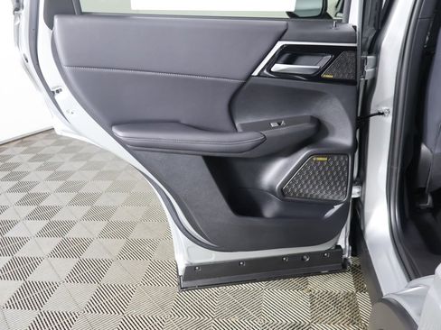 New 2026 Mitsubishi Outlander SE image 29