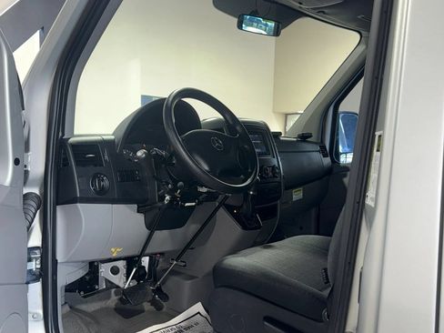 Used 2016 Mercedes-Benz Sprinter 2500 image 17