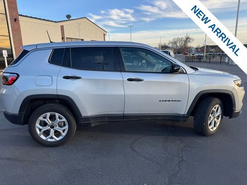 Used 2025 Jeep Compass Sport image 8