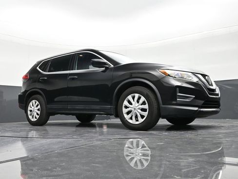 Used 2020 Nissan Rogue S image 26