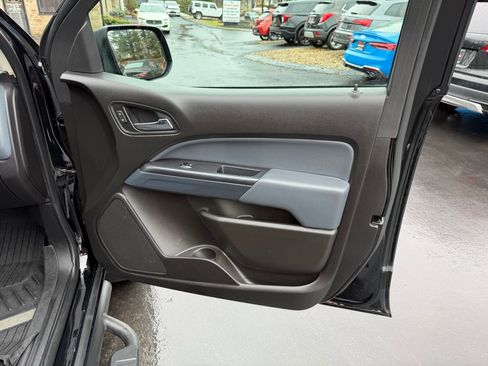 Used 2016 Chevrolet Colorado Z71 w/ Z71 Midnight Edition image 9