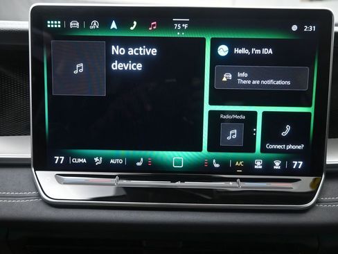 Used 2025 Volkswagen Tiguan SE FWD image 11