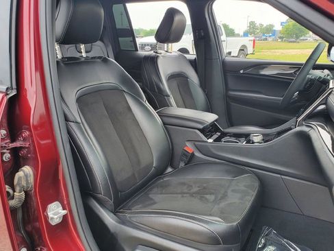 Used 2023 Jeep Grand Cherokee Altitude RWD image 17
