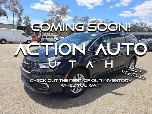 Used 2024 Chrysler Pacifica Touring-L FWD image 1