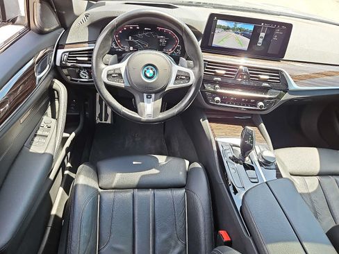 Used 2023 BMW 530e xDrive w/ Premium Package AWD/4WD image 12