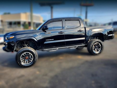 Used 2016 Toyota Tacoma SR5 w/ Towing Package RWD image 5