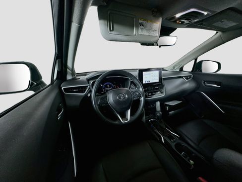 Used 2024 Toyota Corolla Cross XLE FWD image 18
