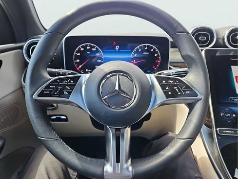 Used 2025 Mercedes-Benz GLC 300 4MATIC image 18