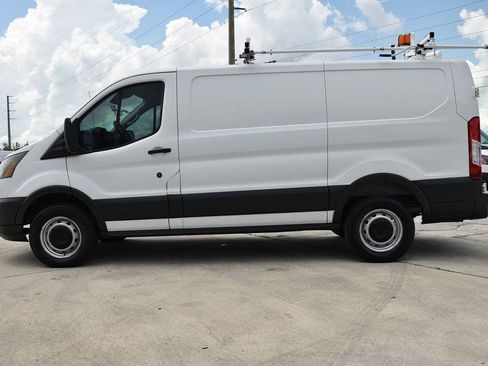 Used 2015 Ford Transit 250 130 Low Roof RWD image 4