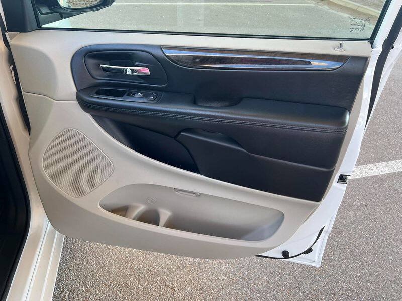 Used 2020 Dodge Grand Caravan SE w/ UConnect Hands-Free Group FWD image 31