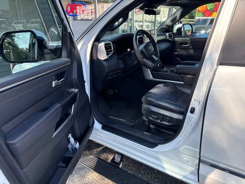 Used 2025 Toyota Sequoia Platinum AWD/4WD image 5