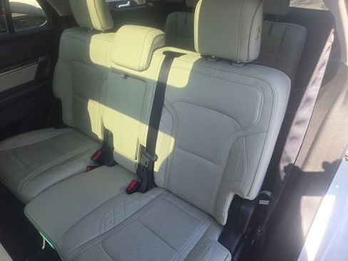 Used 2017 Ford Explorer Platinum AWD/4WD image 18