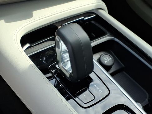 Certified 2024 Volvo XC90 B5 Plus AWD/4WD image 26