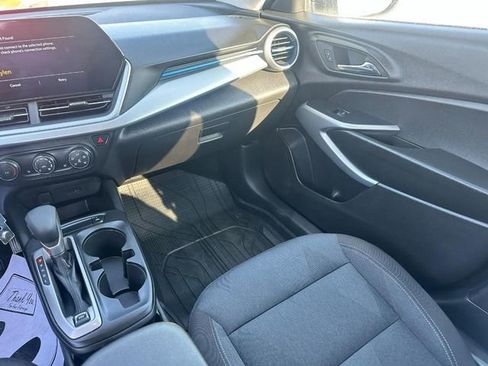 Used 2025 Chevrolet Trax LS w/ LS Convenience Package FWD image 14