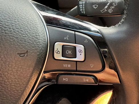 Used 2020 Volkswagen Tiguan SE w/ Panoramic Sunroof Package AWD/4WD image 13