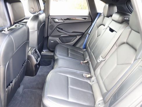 Used 2022 Porsche Macan image 13